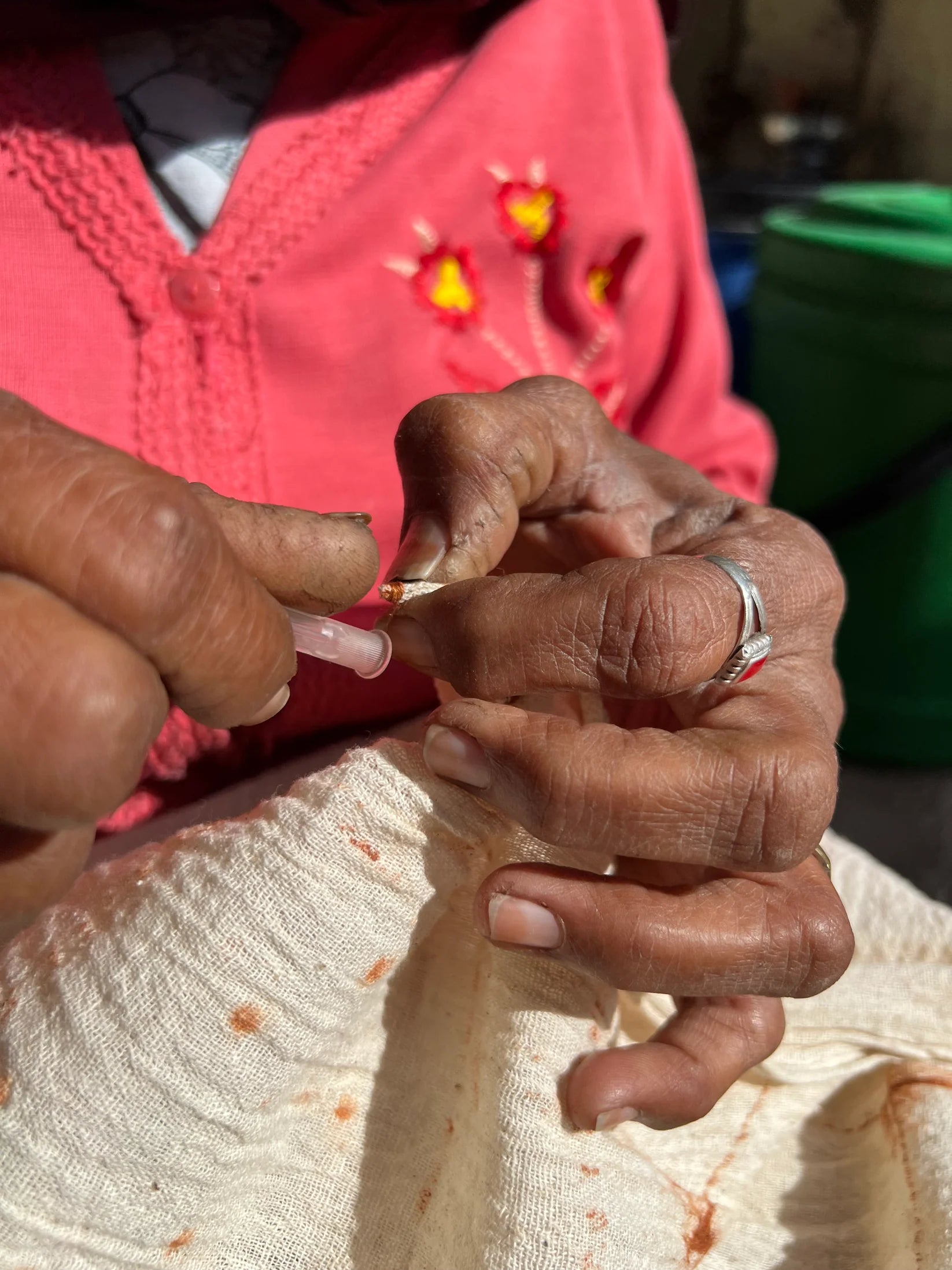 KAREENA KAPOOR BANDHANI SHIRTS