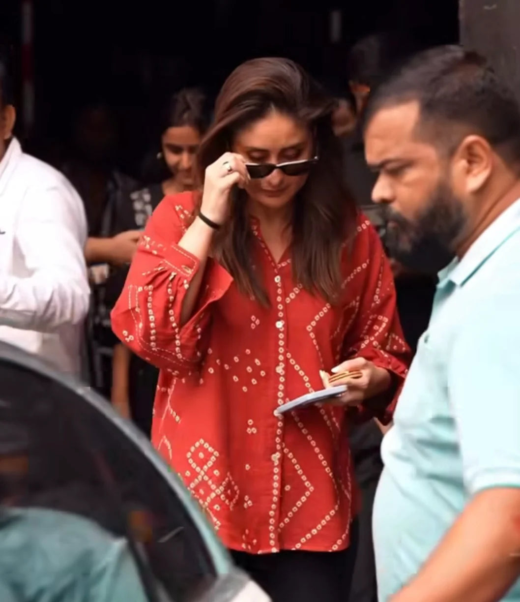 KAREENA KAPOOR BANDHANI SHIRTS