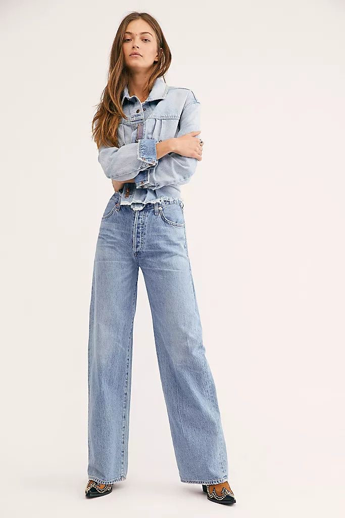 STRAIGHT LEG HIGHWAISTED JEANS