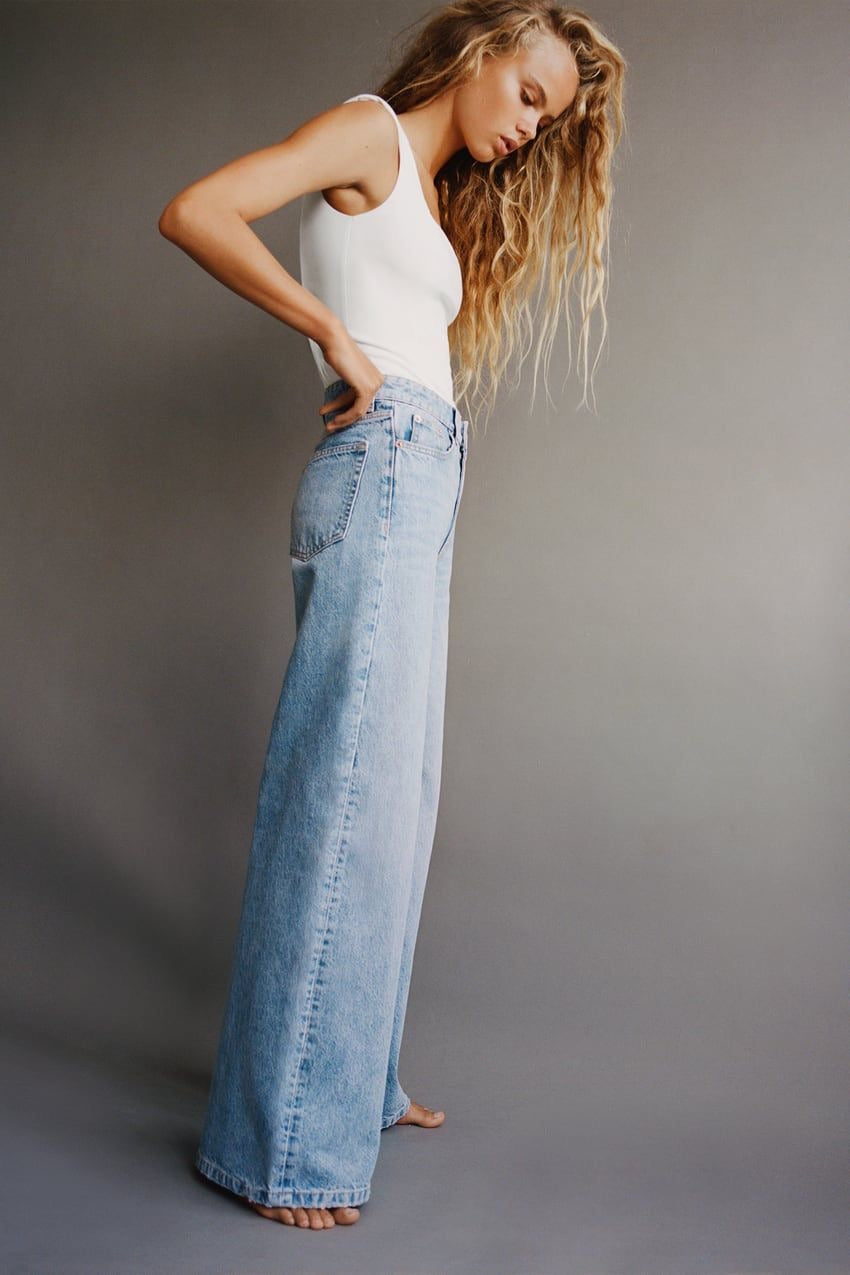 STRAIGHT LEG HIGHWAISTED JEANS