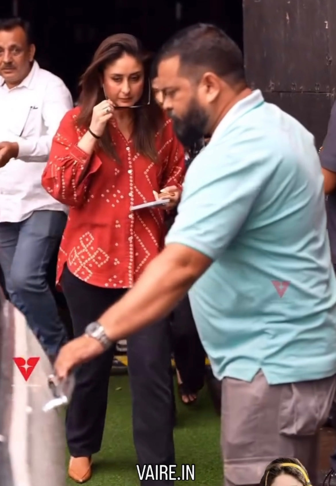 KAREENA KAPOOR BANDHANI SHIRTS