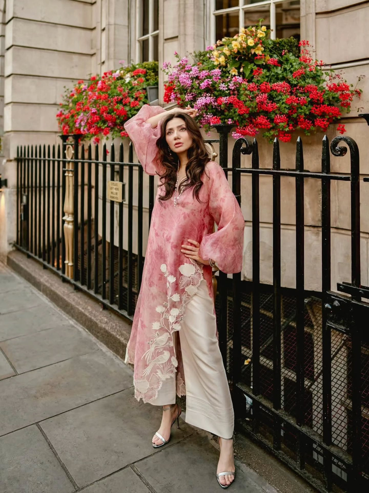 MAHIRA KHAN ORGANZA SET