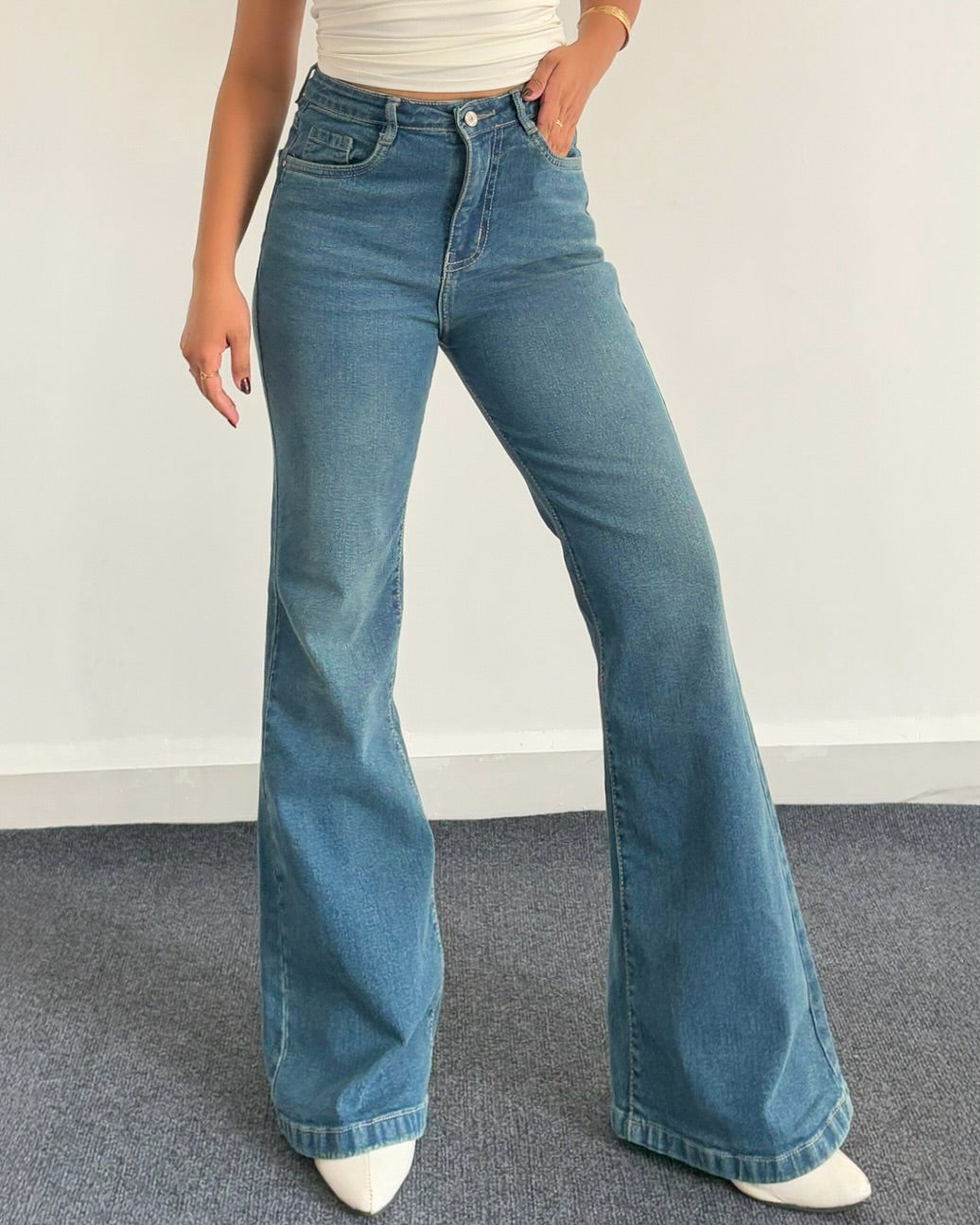 BOOTCUT JEANS