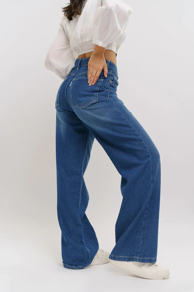 STRAIGHT DENIMS